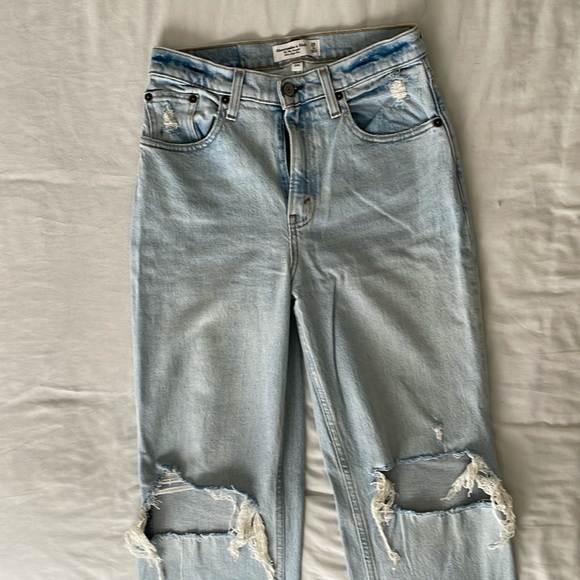Abercrombie & Fitch Denim - Abercrombie Curve Love 90s Straight Ultra High Rise Jeans
